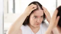 Beste Haarausfall behandlung für Frauen, um gesundes Haar zurück zubekommen